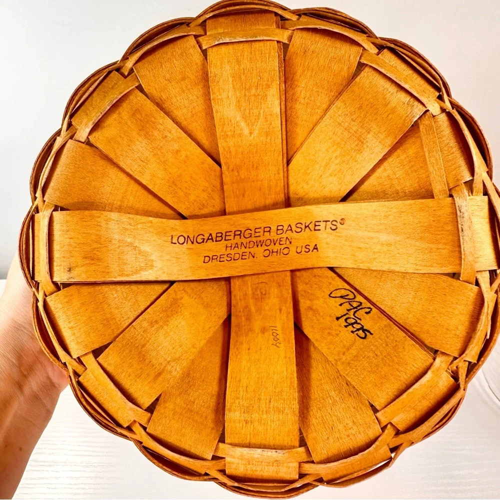 Longaberger Round Basket with Handle and Wooden Lid, Red Knob